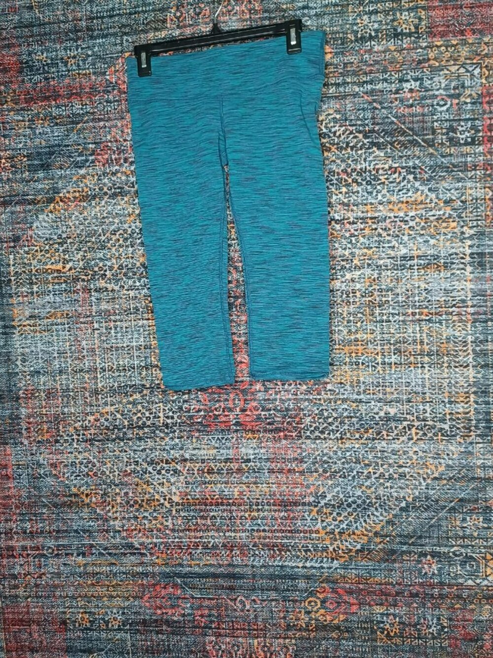 alo womens heathered black purple ocean capri leggings M EUC